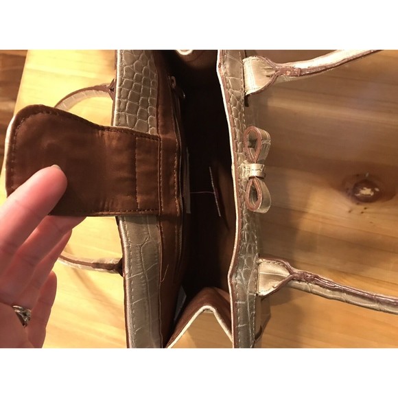 Liz Clairborne Stylish Small Gold Faux Crocodile Handbag Purse Gently Used! - Picture 4 of 9